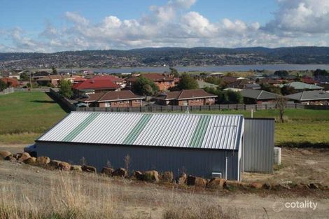 33 Roberts Cres, Newnham, TAS 7248