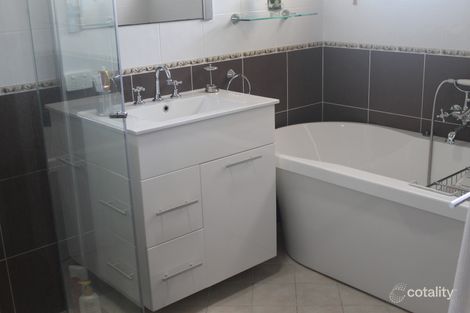 Property photo of 6 Kirrang Place Boyne Island QLD 4680