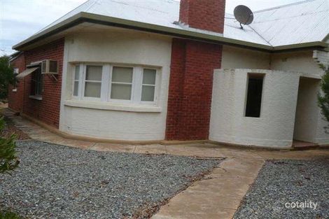 15 Tumby Bay Rd, Cummins, SA 5631