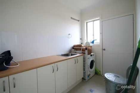 Property photo of 8 Gregory Place Orange NSW 2800