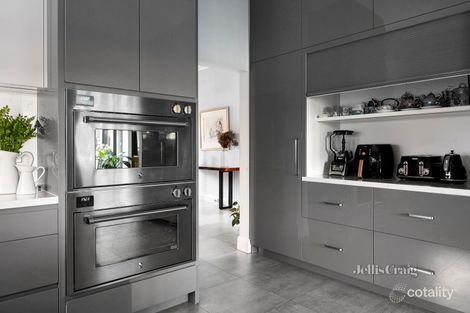 Property photo of 213 Centre Road Bentleigh VIC 3204