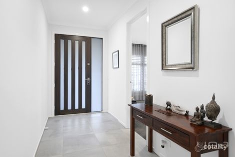 Property photo of 4 Lough Way Manor Lakes VIC 3024