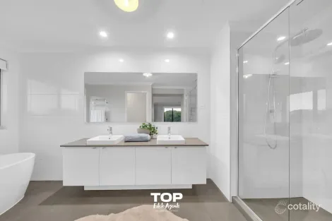 Property photo of 7 Calypso Way Clyde North VIC 3978