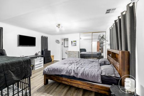 Property photo of 16 Waratah Grove Wendouree VIC 3355