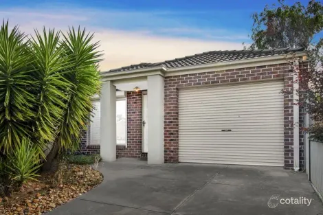 Property photo of 1/2A Flinders Crescent Wyndham Vale VIC 3024