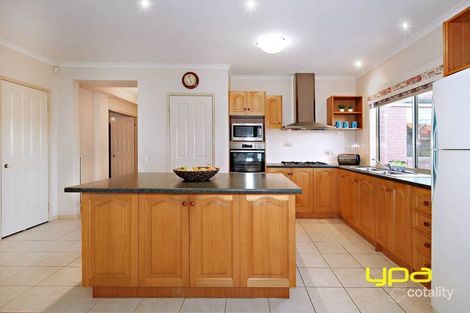Property photo of 3 Elphinstone Way Caroline Springs VIC 3023
