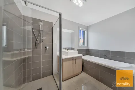 Property photo of 47 Toolern Waters Drive Weir Views VIC 3338