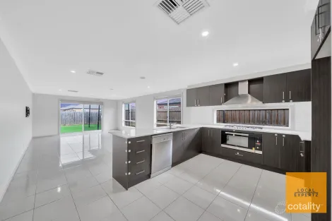 Property photo of 47 Toolern Waters Drive Weir Views VIC 3338
