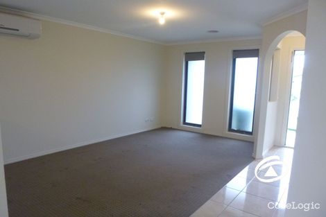 Property photo of 1 Doonie Way Pakenham VIC 3810