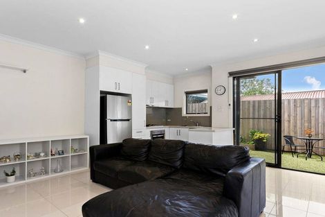 Property photo of 2/50 Lane Crescent Reservoir VIC 3073