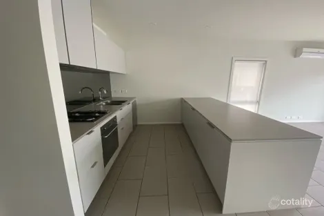 Property photo of 8 Poble Walk Avondale Heights VIC 3034
