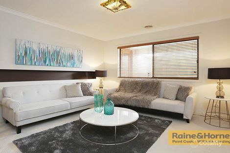 Property photo of 17 Tenterfield Place Tarneit VIC 3029