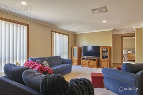 Property photo of 5 Skiff Place Estella NSW 2650