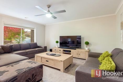 Property photo of 28 Tipperary Circuit Pakenham VIC 3810