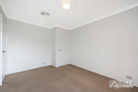 Property photo of 31 Whitehorse Drive Harrisdale WA 6112