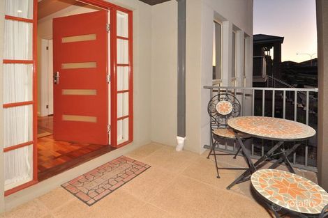 Property photo of 18 Woodruff Place Caroline Springs VIC 3023