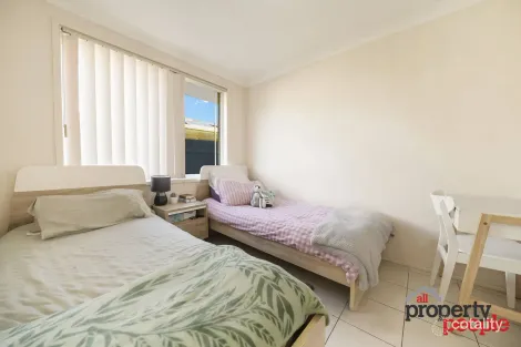 Property photo of 48 Freeman Circuit Ingleburn NSW 2565