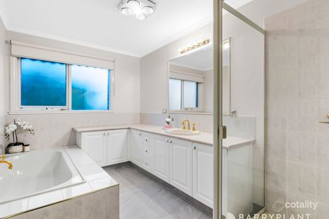 Property photo of 2 Parkhaven Way Knoxfield VIC 3180