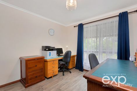 27 Summer Hill Ct, Wynn Vale, SA 5127