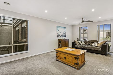 Property photo of 3 Thenford Close Cranbourne East VIC 3977