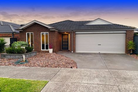 Property photo of 5 Como Chase Pakenham VIC 3810
