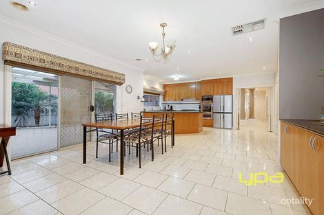 Property photo of 28 Wellington Drive Hillside VIC 3037