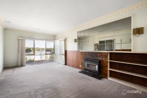 Property photo of 33 Pascoe Avenue Strathmore VIC 3041