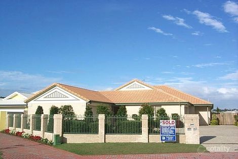 Property photo of 19 Bowsprit Crescent Banksia Beach QLD 4507