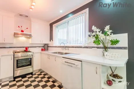 Property photo of 13 Calverton Road Kealba VIC 3021