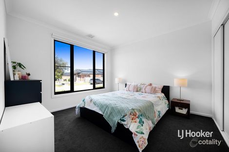 Property photo of 30 Kittyhawk Road Point Cook VIC 3030