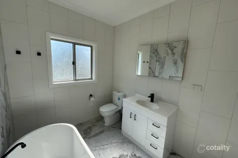 Property photo of 7 Chifley Place West Bathurst NSW 2795