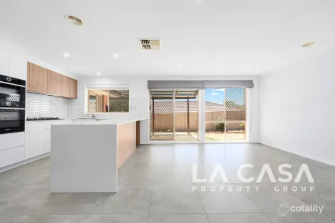 Property photo of 28 Dooland Court Nicholls ACT 2913