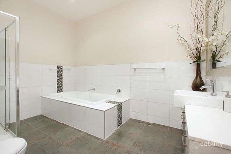 Property photo of 10 Montague Avenue Glen Iris VIC 3146