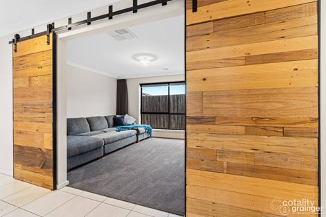 Property photo of 6 Paddy Court Koo Wee Rup VIC 3981