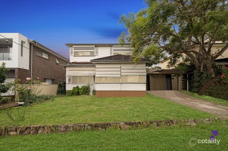 Property photo of 18 Larien Crescent Birrong NSW 2143