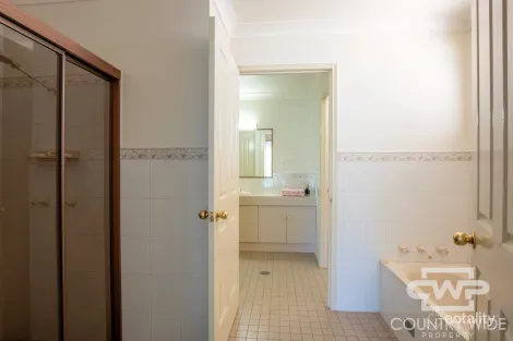 Property photo of 19 Potter Parade Glen Innes NSW 2370