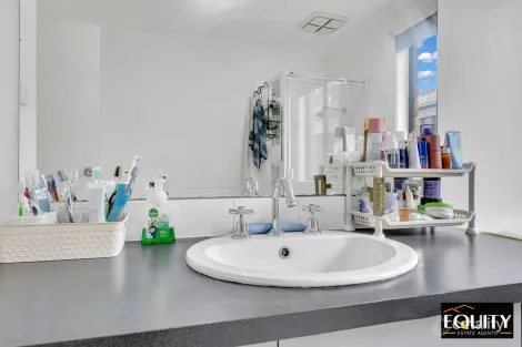 Property photo of 19 Howard Place Deer Park VIC 3023