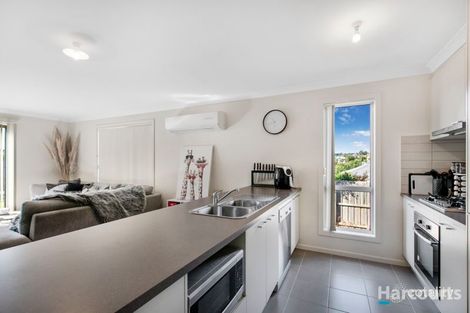 Property photo of 4 Sunline Street Drouin VIC 3818
