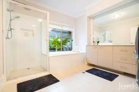 Property photo of 60 Blackburn Close Lovedale NSW 2325