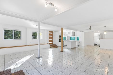 2/120 Cypress St, Torquay, QLD 4655