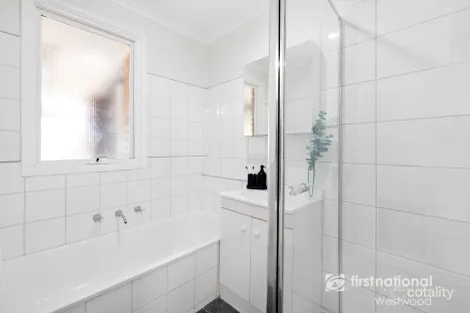 Property photo of 6 Adare Place Werribee VIC 3030