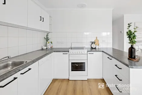 Property photo of 6 Adare Place Werribee VIC 3030