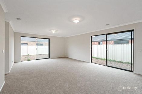 Property photo of 16 Higgins Way Truganina VIC 3029