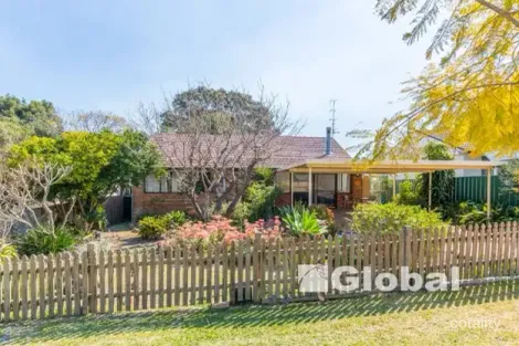 15 Lake Rd, Fennell Bay, NSW 2283