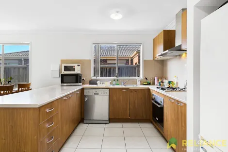 Property photo of 38 Saltbush Crescent Brookfield VIC 3338