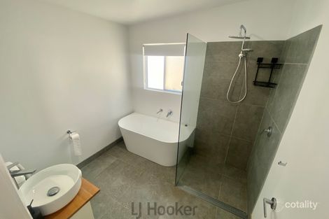 38 Sunlight Pde, Fishing Point, NSW 2283