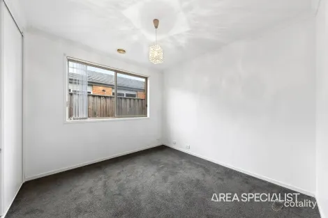 Property photo of 30 Kimberley Grove Pakenham VIC 3810