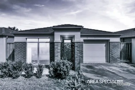 Property photo of 30 Kimberley Grove Pakenham VIC 3810
