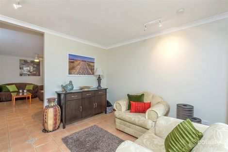 Property photo of 1 Blackbird Glen Quinns Rocks WA 6030