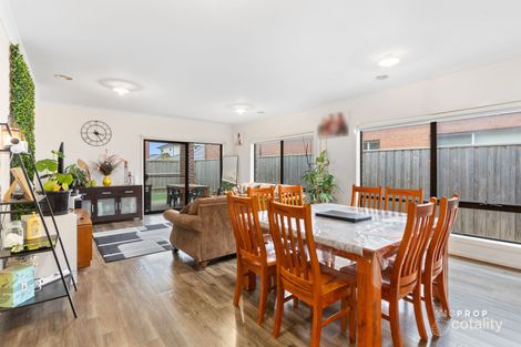 Property photo of 10 Tamworth Grove Point Cook VIC 3030
